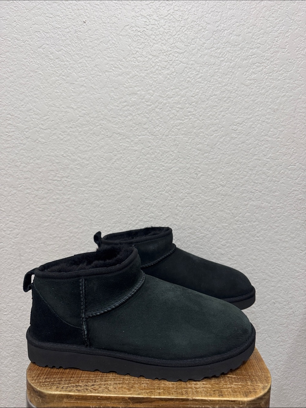 Ugg Ultra Classic Mini Black Boots Size 11 NEW - Picture 2 of 9